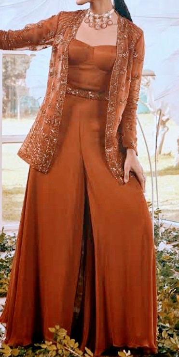 महिलाओं के लिए अलग-अलग स्टाइल के सूट